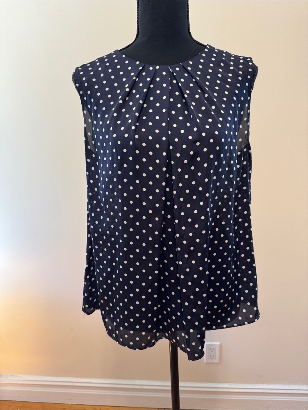 Jones New York Navy and White Polka Dot Sleeveless Blouse